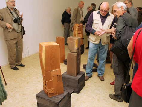 Во Владивостоке открылась выставка «Стихия» скульптора по дереву из поселка Кавалерово Олега Батухтина