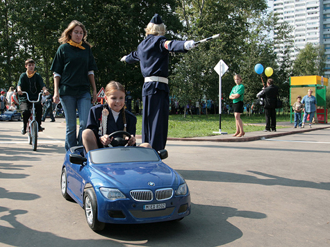 Для обучения детей ПДД в Москве построят автогородки, по которым будут разъезжать мини-машины

