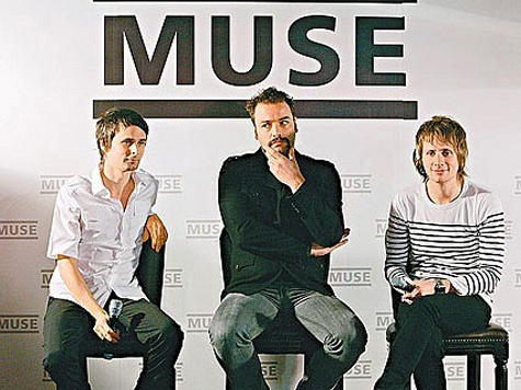 Британская группа Muse в воскресенье закрыла музыкальную неделю, продемонстрировав свою мощь в переполненном “Олимпийском”