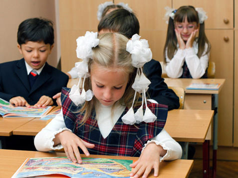 Онищенко: в России наблюдаются массовые нарушения зрения и осанки у детей