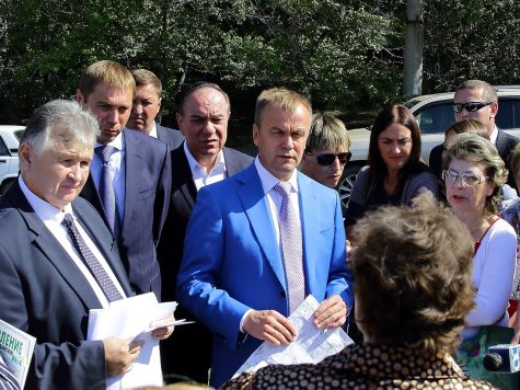 Депутат думы Иркутска вывел пенсионерок на борьбу с губернатором