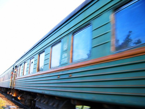 Школьники бросились под поезд в Подмосковье