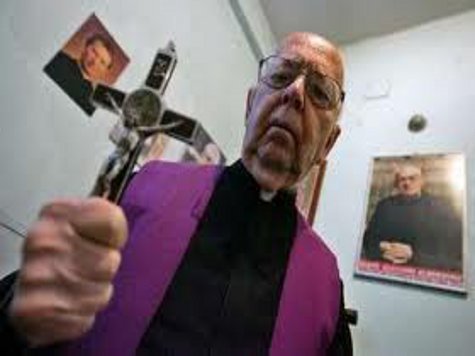 Главный экзорцист Ватикана причислил йогу к сатанизму