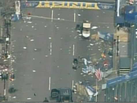 Растет счет жертв взрывов на бостонском марафоне, подозреваемых пока нет