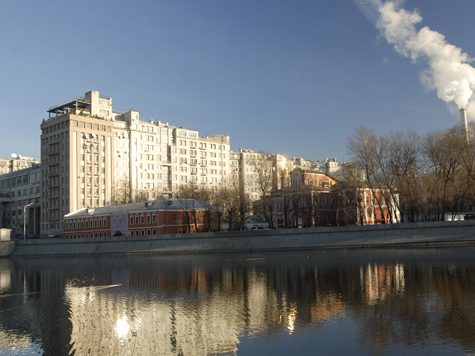 Увеличить дом на Бережковской набережной на семь квартир за счет чердака решили тайком столичные мошенники