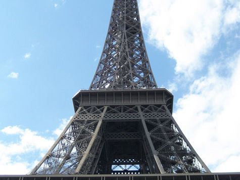 С главной достопримечательности Парижа эвакуировали туристов

