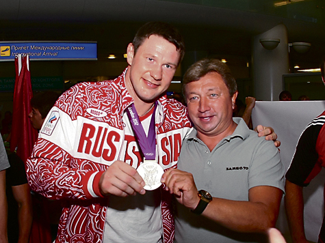 Знаменитый супертяж Александр Михайлин вернулся со своей первой Олимпиады с серебряной медалью