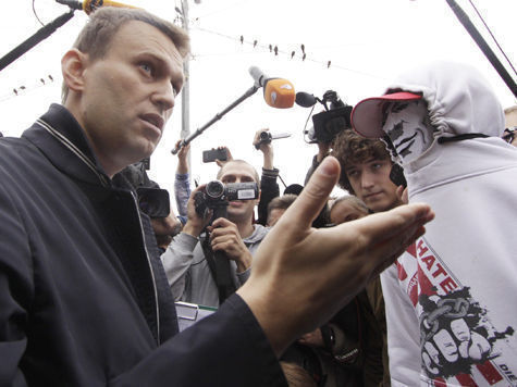 Алексей Навальный и его брат Олег обвиняются в хищении 55 млн рублей