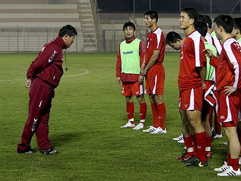 Блаттер поручил расследовать факт жестокого обращения с северокорейскими футболистами