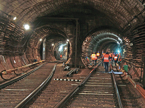 Начальник столичного метро ответил на вопросы о работе подземки, не выходя из тоннеля
