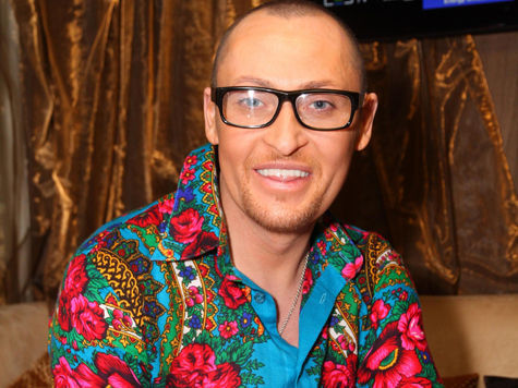 Вечерний поход в магазин закончился для поп-звезды отечественной эстрады Шуры разбитой губой и травмой плеча