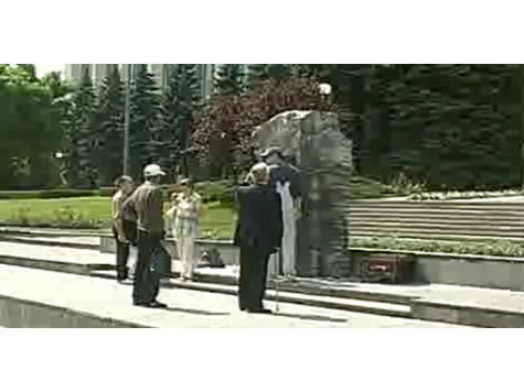 И.о. президента Молдавии поставил себе мемориальный камень