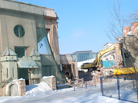 Стены стадиона «Динамо» в Петровском парке подверглись уничтожению