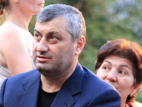Генпрокурора Южной Осетии просят ответить за украденные "кем-то" миллионы
