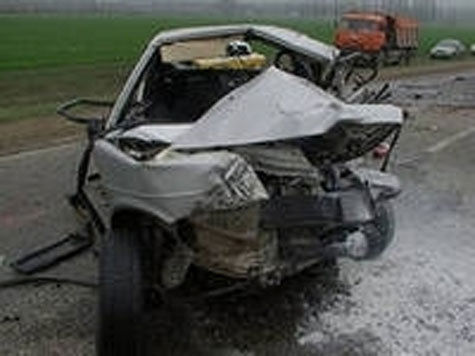 Сегодня ночью в Магнитогорске 35-летний водитель «девятки» совершил наезд на дорожное ограждение, в результате чего он сам и 23-летний пассажир скончались на месте, сообщили в пресс-службе УМВД области. 