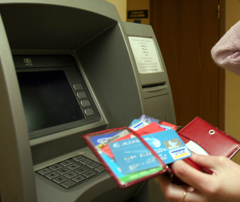 Пользователям банкоматов угрожают не только киберпреступники