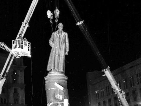 Памятник Феликсу Дзержинскому, демонтированный с Лубянской площади в 1991 году, ждет в следующем году масштабная реставрация