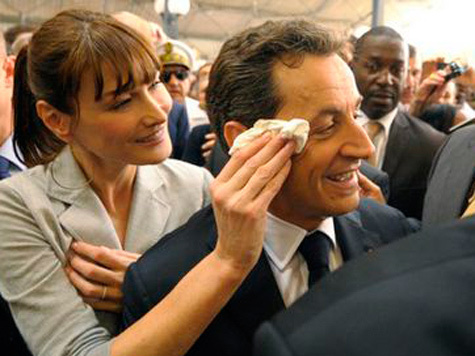 Французский президент посетил Карлу Бруни в роддоме