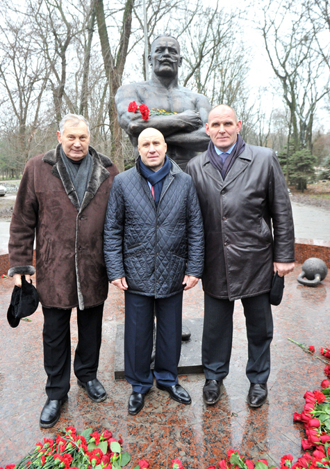 Мамиашвили и Карелин открыли в Ейске памятник Ивану Поддубному и провели олимпийский мастер-класс