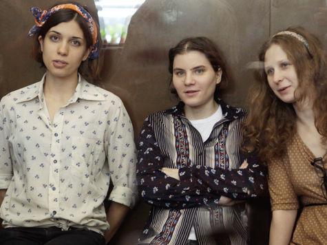 Отец Всеволод Чаплин обсудил с журналистами и политиками «знамения и предрассудки», связанные с главным православным праздником, и признался, что сам никогда не умел красить яйца