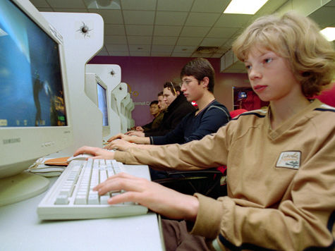 Минобрнауки никак не может наладить систему контроля за Интернетом в школах