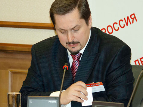 Дома, в машине и в офисе лидера национал-демократов прошли массированные обыски