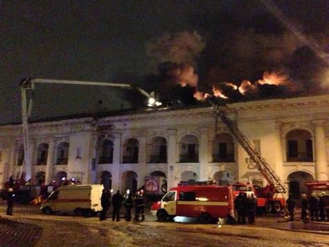 В Киеве горел исторический торговый комплекс