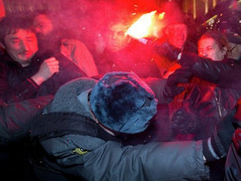 В пятницу вечером оппозиция вышла на Тверскую площадь к памятнику Юрию Долгорукому, чтобы провести здесь очередной “День гнева”