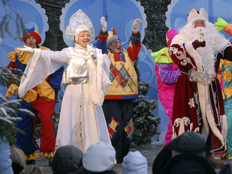 О подарках для ребятишек, которые посетят новогоднюю Елку мэра Москвы, уже сейчас позаботились чиновники