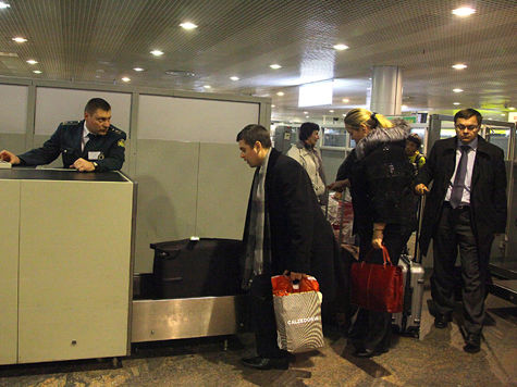 Репортер «МК» поработала на проверке багажа пассажиров в «Шереметьево»
