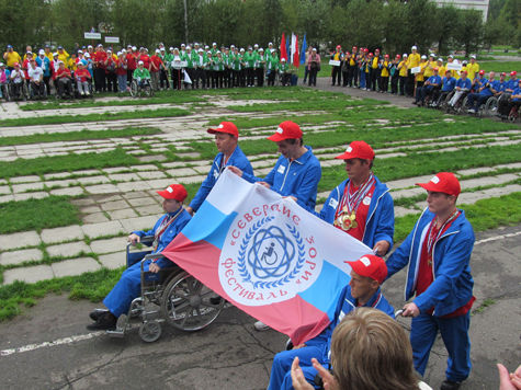 В Северске прошел спортивно-творческий фестиваль для инвалидов, посвященный Олимпиаде в Сочи