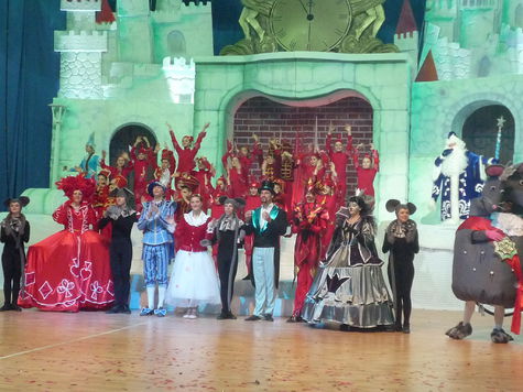 В преддверии праздника и в период зимних каникул в серпуховском регионе прошли новогодние представления для больших и маленьких. 
