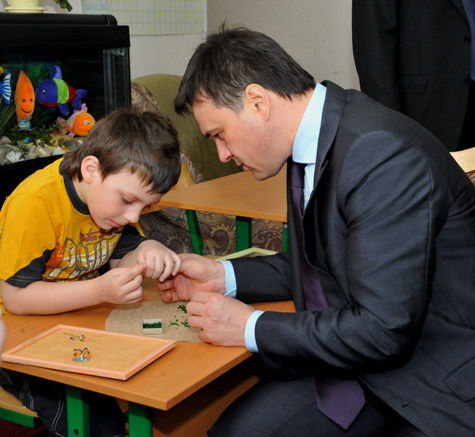 Четверть миллиона на приемную семью — обещает Андрей Воробьев родителям детей-инвалидов