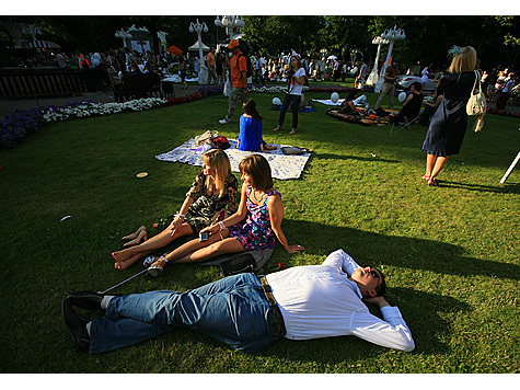 Онищенко предложил охладить рабочий пыл двухчасовой сиестой