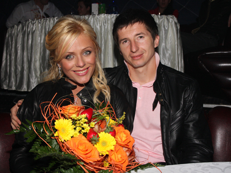 Брак футболиста Евгения Алдонина и певицы Юлии Началовой просуществует по документам еще до конца февраля этого года