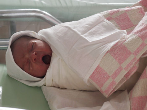 Денежное поощрение рождения даже первого ребенка могут ввести в России