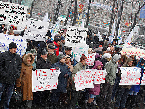 Жители Подмосковья вышли на митинг против альтернативного варианта автомагистрали