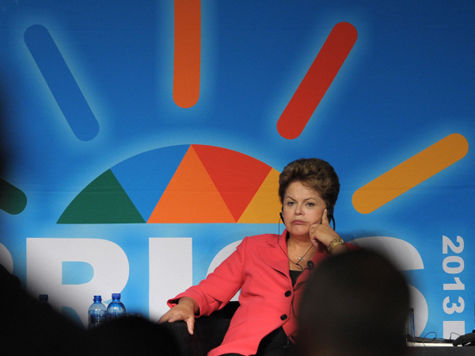 Дилма Русеф хочет разрешить конфликт власти и граждан мирным путем