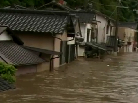 Четверть миллиона жителей острова Кюсю эвакуирована