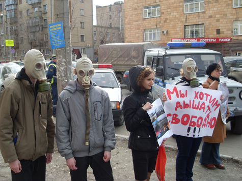 Вечером в минувшую пятницу в центре города, на пересечении улицы Энтузиастов и проспекта Ленина случился пикет