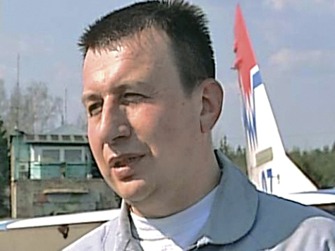 Слух о задержании командира эскадрильи элитной пилотажной группы «Стрижи» Валерия Морозова за вымогательство взбудоражил Вооруженные силы