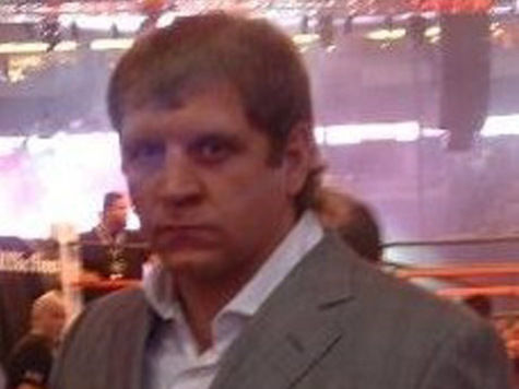 Боец Емельяненко устроил драку в кафе Боец Емельяненко устроил драку в кафе