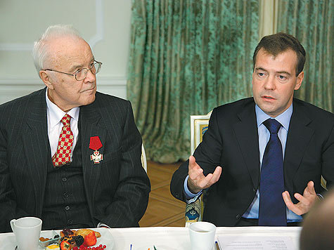 Медведев пообещал, что избившие Кашина за это ответят