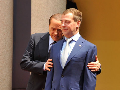 Берлускони пообещал Медведеву поставить ребром вопрос о свободном въезде для россиян