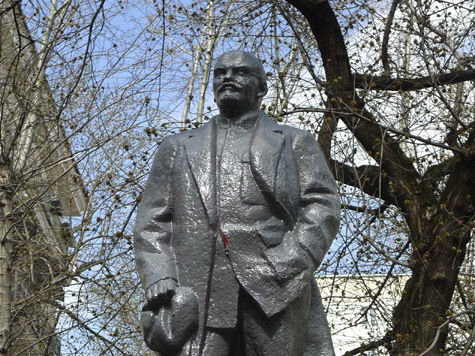 Товарищ Ленин оказался увековечен при помощи металлолома 