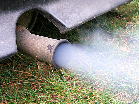 В десять раз увеличить штрафы за езду на чадящих и шумных автомобилях намерены столичные власти