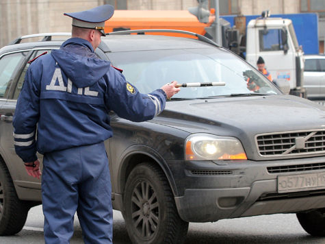 А мигрантов-нарушителей начальник столичного ГУ МВД РФ предлагает объявлять персонами «нон грата»