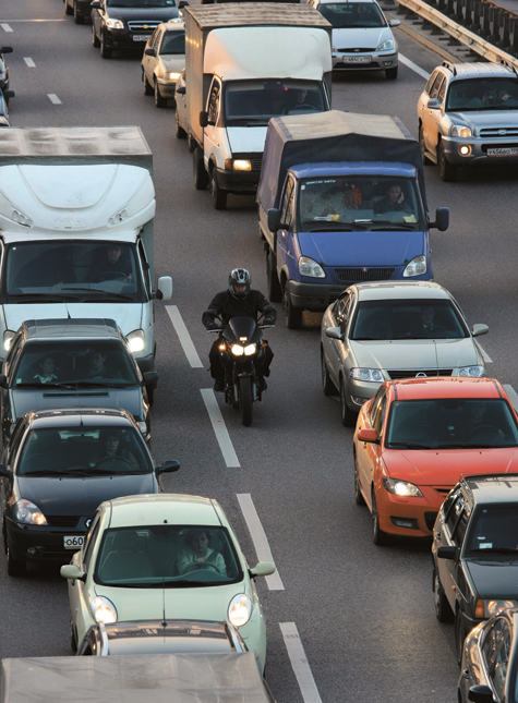 Мотоциклистов пустят на полосы для общественного транспорта, но временно