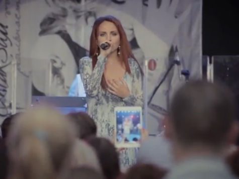 Певица показала поклонникам клип на песню «Я буду жить» в рамках социального проекта
