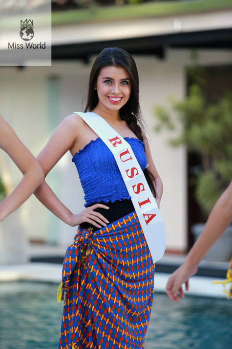 Российская участница «Мисс мира-2013» утверждает, что на Бали их сторожат, как в России, но к океану за черепашками отпускают 
